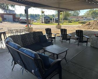 Stunning lake front home & everything is new! Direct access to Nettle Lake! - Montpelier - Patio