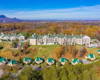 Family-Friendly Condo w/ Resort Indoor & Outdoor Pools, 3 Hot Tubs, WiFi & More! - Pigeon Forge - Bina