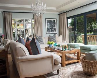 53A Luxury Bed & Breakfast - Gaborone - Wohnzimmer