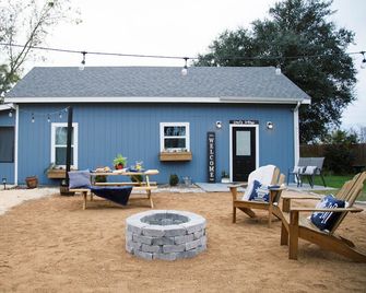 Creed's Cottage at Four Oaks - New Braunfels