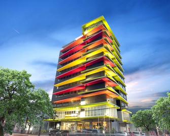 Maxonehotels At Dharmahusada Surabaya - Surabaya - Building