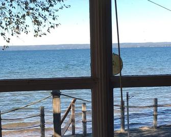 Rustic cozy cabin on a BEAUTIFUL bay of Lake Superior with prime beachfront. - Brimley - Restaurante