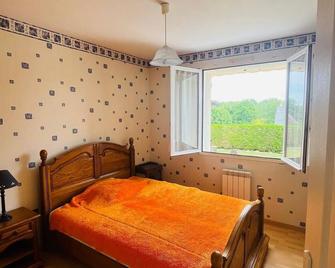 Maison aux Confins du Maine , de Lanjou et de la Touraine - Le Lude - Bedroom