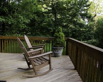 The Village Inn - Blowing Rock - Varanda
