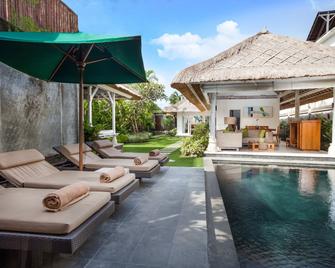 Serene Villas - Kuta - Pool