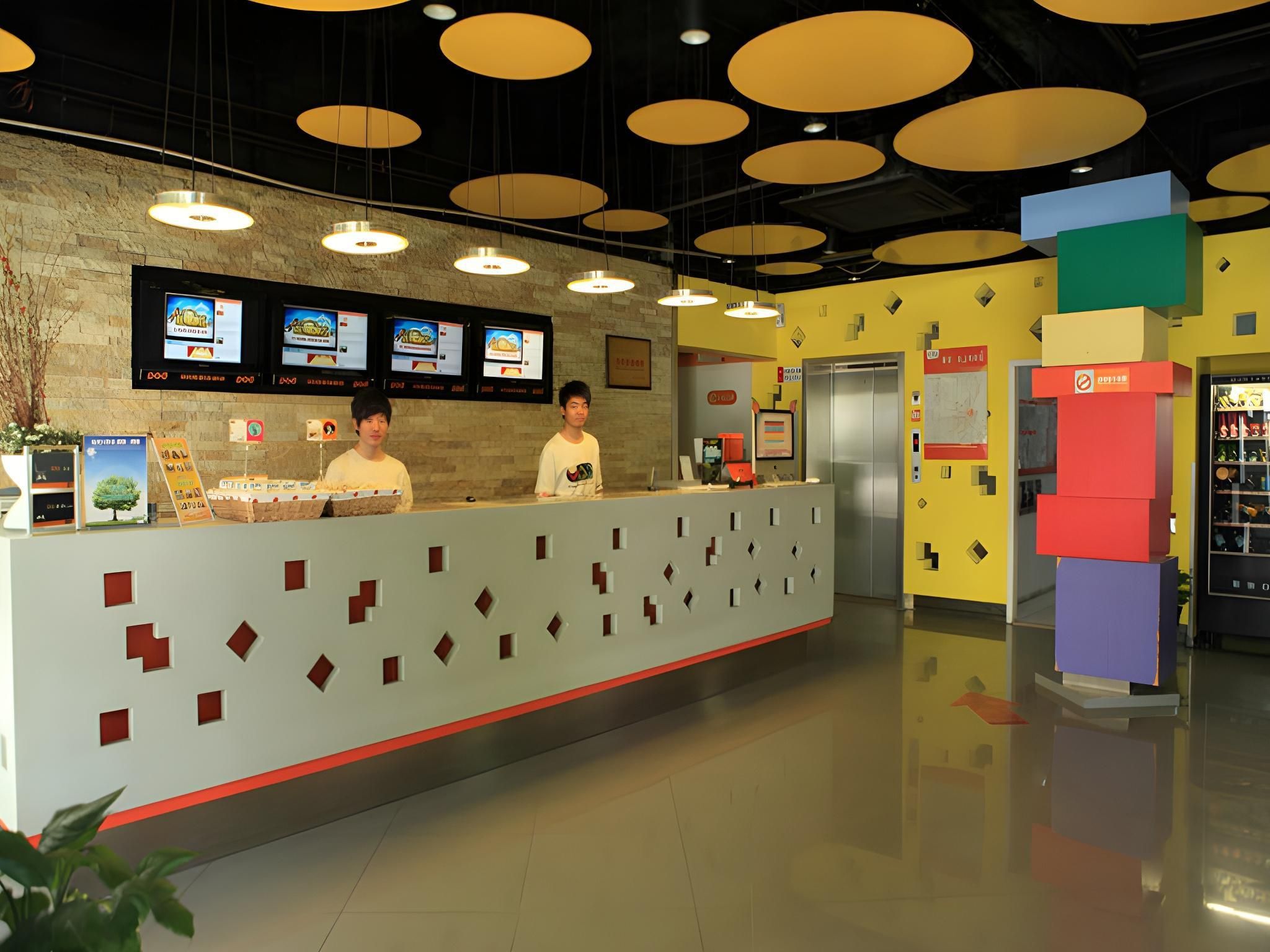 Pod Inn Suzhou Guanqian No.1 - Suzhou - Receptionist