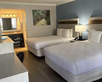 Best Western Innsuites Phoenix Hotel & Suites - Phoenix - Bedroom