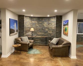 Picturesque Brick Home In Country, 1 Mile from East Lake and Osage Nature Trail! - Newton - Living room