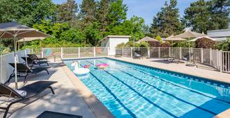 Novotel Bordeaux Merignac - Mérignac - Piscine