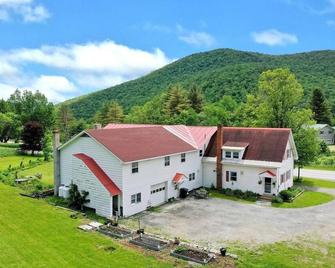 Swiss Farm Inn - Rm13 'Outer Limits' 2 Double Beds - Pittsfield - Edificio