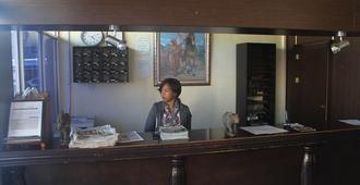 City Inn Lodge - Francistown - Front desk