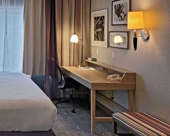 Spark by Hilton Canton Atlanta - Canton - Bedroom