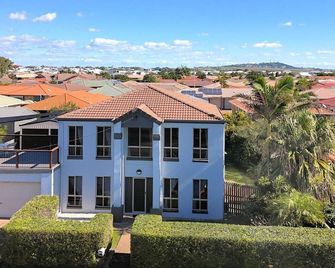 114 Woongarra Scenic Drive - Bargara - Building