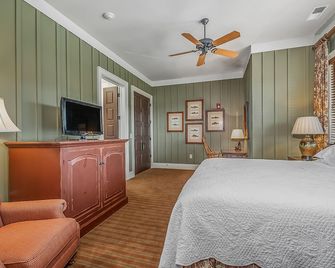 Bright's Creek Lodge - Queen Room- Near Tryon And Tiec, Hendersonville - Mill Spring - Habitación