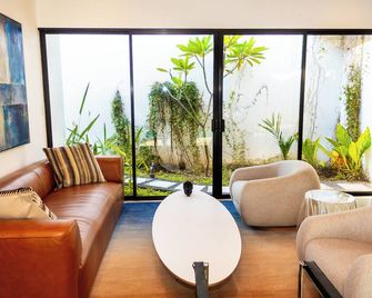 Los Padrinos Compound @surf City + Ac + Pool + Wifi #1 - El Zonte - Living room