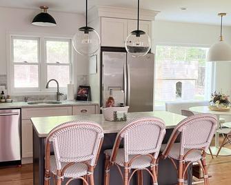 Modern Farmhouse Retreat with Heated Saltwater Pool - Stone Ridge - Dining room