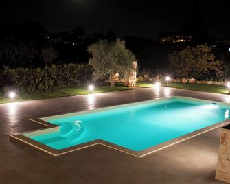 Suite Panoramica - Noci - Piscina