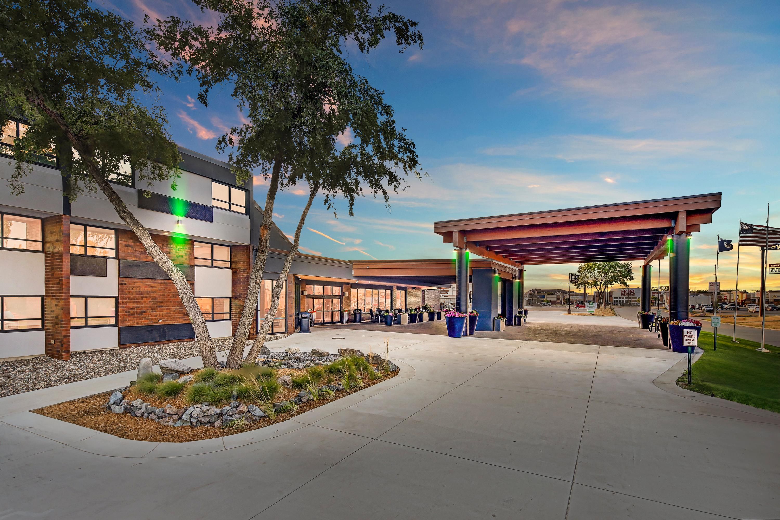 Building view of Holiday Inn & Suites St. Cloud