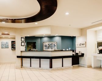 The Beacon Charlotte Airport by IHG - Charlotte - Front desk