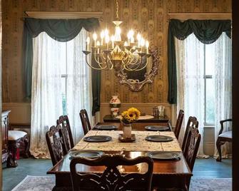 Commodore Bed & Breakfast / Commodore Suite - Bainbridge - Dining room