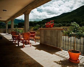 Il Poggio Dei Pettirossi - Pettorano sul Gizio - Balcón