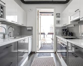 Kotimaailma KotikolmioKauppak saunalla - Lahti - Kitchen