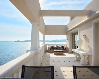 Cap Estel - Eze - Balcón