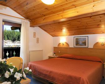Hotel Adriana - Alleghe - Bedroom