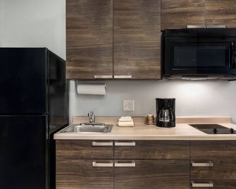 Escape to Buckeye for a Pet-Friendly Getaway w/ Free Parking & Kitchen! - Buckeye - Cocina