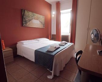 Hotel Pontenuovo - Merone - Schlafzimmer