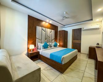Rishikesh Residency by Euphoric - Shivpuri - Bedroom