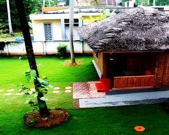 Vedanta Wake Up - Helipad North Cliff - Varkala - Building