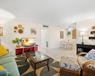 Waves 18 - Saint Pete Beach - Living room