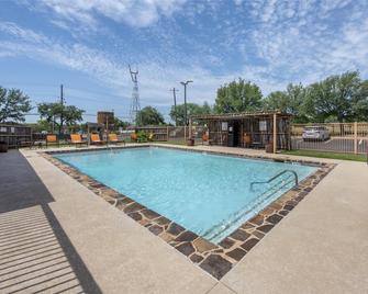 Best Western Plus Fredericksburg - Fredericksburg - Pool