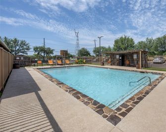 Best Western Plus Fredericksburg - Fredericksburg - Pool