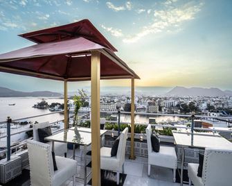 The Lake View Hotel- On Lake Pichola - Udaipur - Balcón