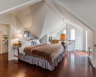 Roof Top Deck Ocean View 2 Bdr Sleeps 4 - Corona del Mar - Bedroom