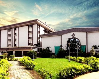 Welcome Centre Hotels - לאגוס - בניין