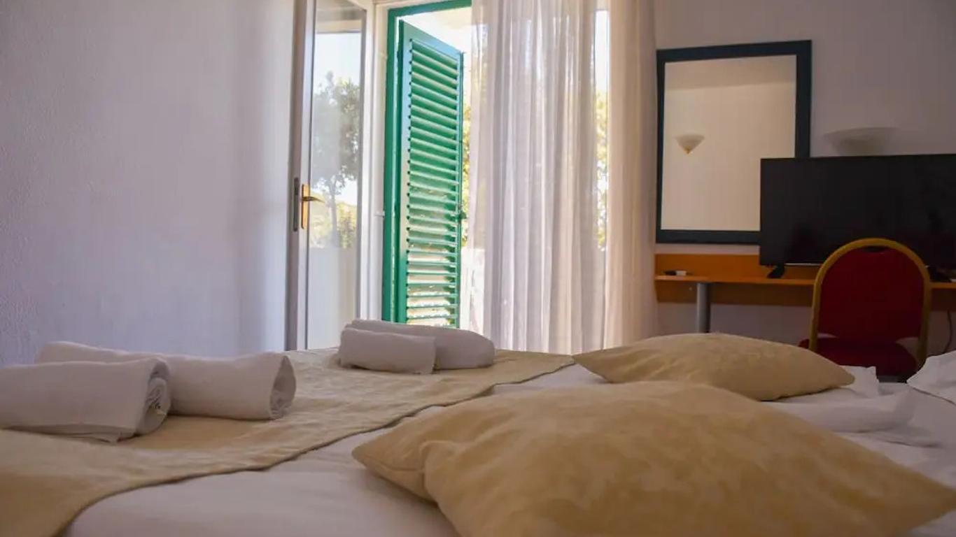 هوتل سيرينا أيفار