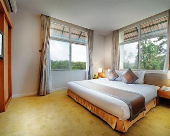Muong Thanh Holiday Da Lat Hotel - Dalat - Bedroom