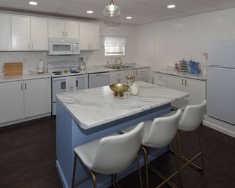 Hydrangea Hideaway Charming One or Two-Person Getaway Studio in Historic Bedford - Bedford - Cocina