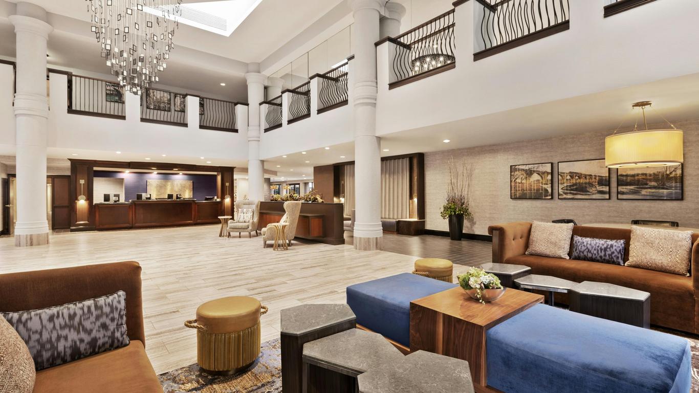 DoubleTree by Hilton McLean Tysons