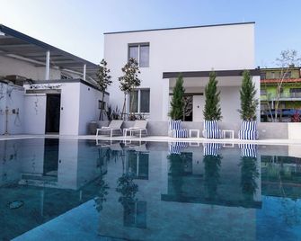 Beatrice - Boutique Apartments Resort - Ljubljana - Pool