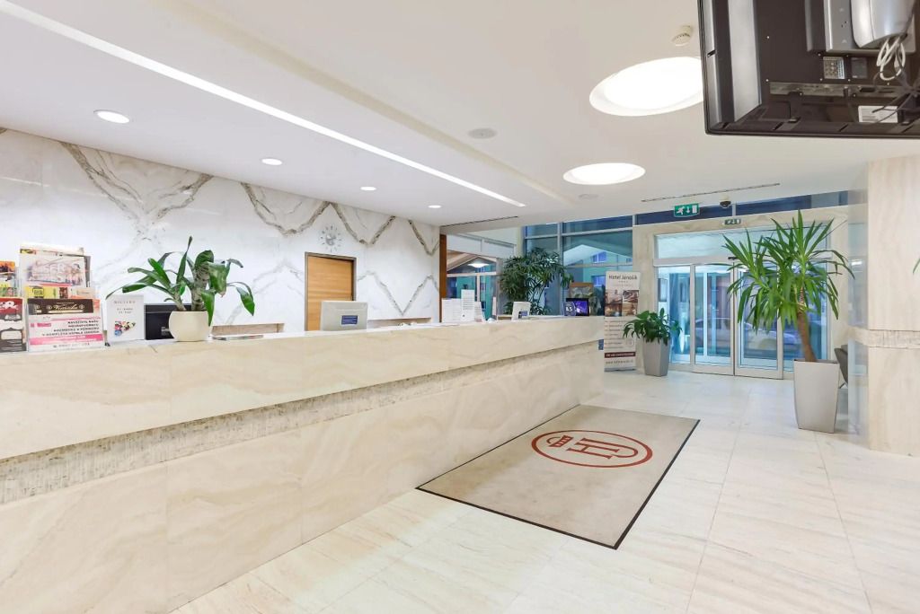 هوتل يانوشيك