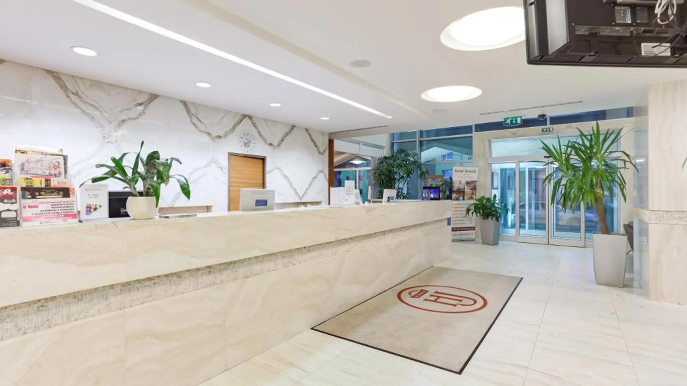 هوتل يانوشيك