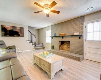 Memphis Vacation Rental - Walk to Graceland! - Memphis - Living room