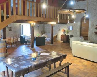 Holiday Home La Raze by Interhome - Bonneville-et-Saint-Avit-de-Fumadières - Sala de estar