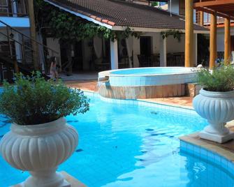 納烏迪魯斯旅館 - 伊利亞貝拉 - 游泳池