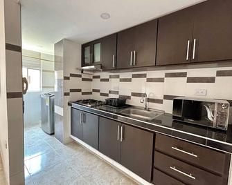 Bello apartamento de 3 habitaciones - Cúcuta - Kitchen