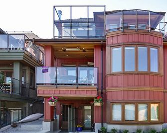 Walk to Beach! Super cute 2 bedroom suite in Point Grey - Vancouver - Edificio
